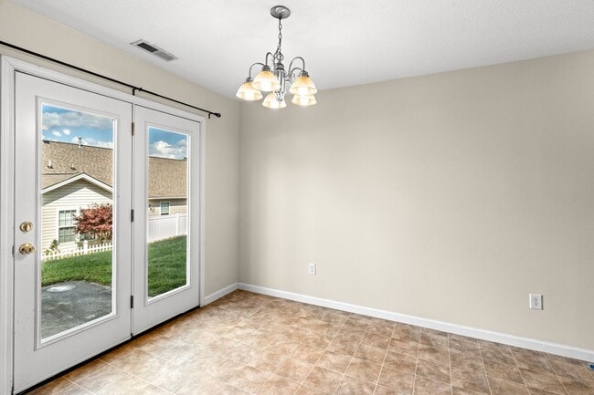 Building Photo - Great Townhouse - Convenient Arden Location