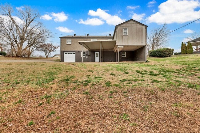 Building Photo - Great Location! Memorial Dr! Beautiful 3 Bedroom 2 Bath Ranch over Unfinished Basement!!