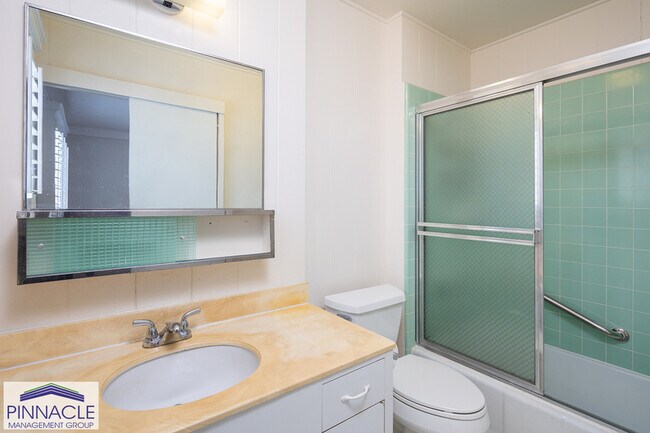 Building Photo - 378 Anolani St