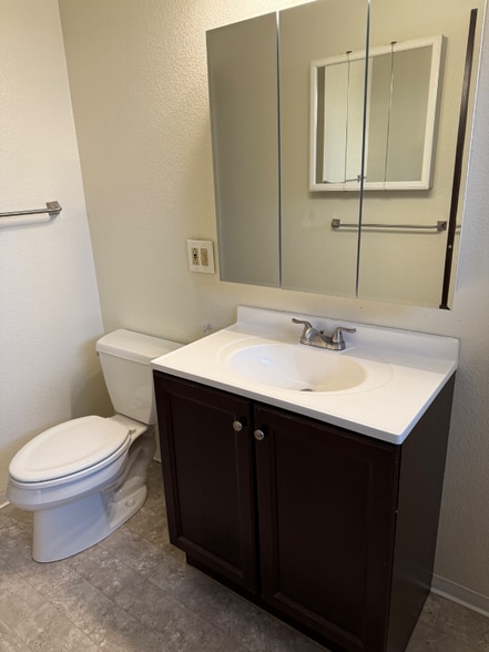 Building Photo - 8858 Interlake Ave N