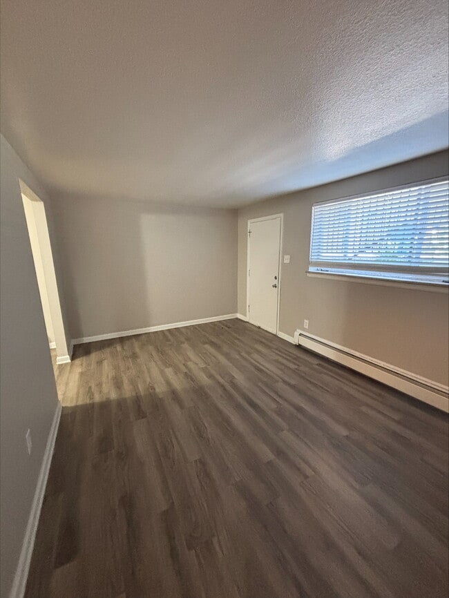 Building Photo - THE ELMS APARTMENTS