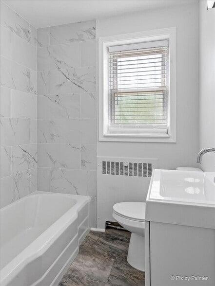 Building Photo - 2731 W Berwyn Ave