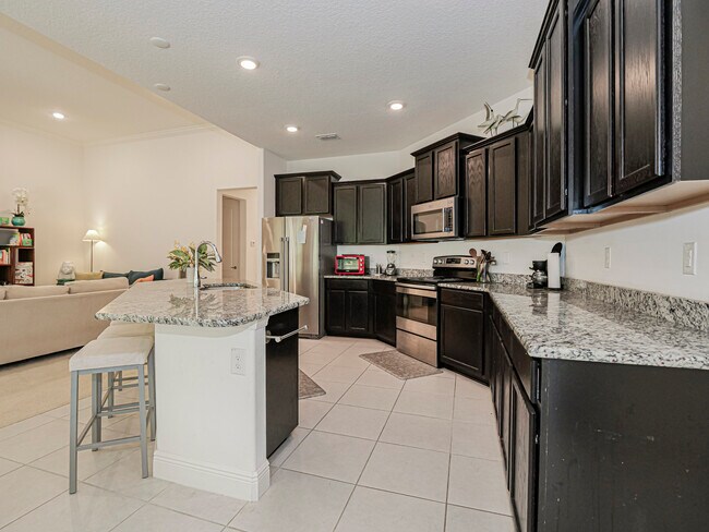 Building Photo - 5945 Buttonwood Sq