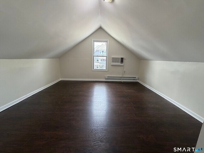 Building Photo - 306 Judson Pl