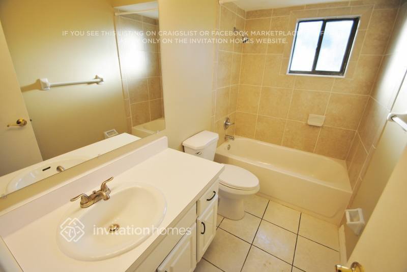 Building Photo - 930 Waverly Dr