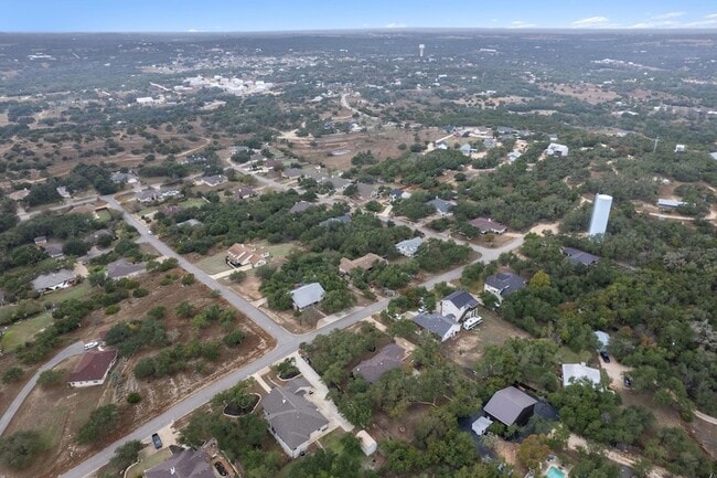 Building Photo - 900 Morgan Hill Dr
