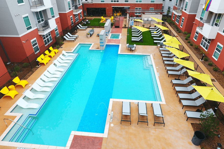 Building Photo - 1001 S Center St