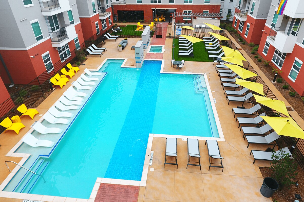 Building Photo - 1001 S Center St