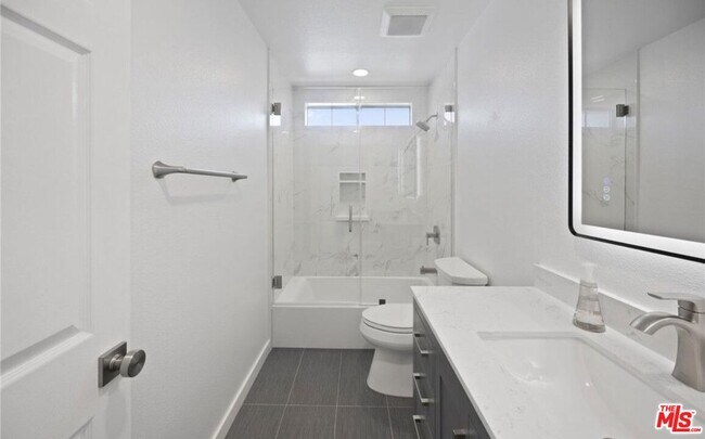 Building Photo - 424 Parkman Ave