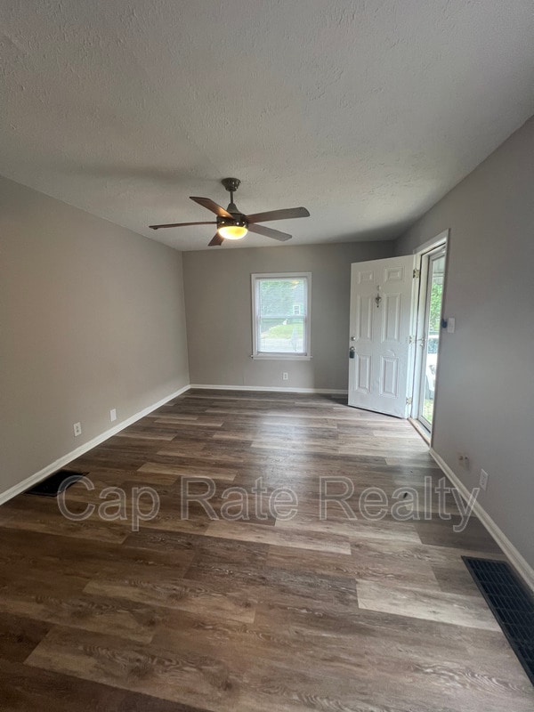 Building Photo - 2769 McGuffey Rd