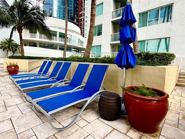 Building Photo - 253 NE 2nd St