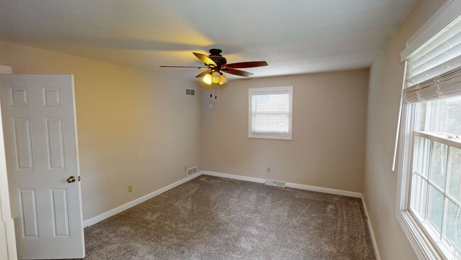 Building Photo - 2 Story, Canfield Home for Rent! South Ran...