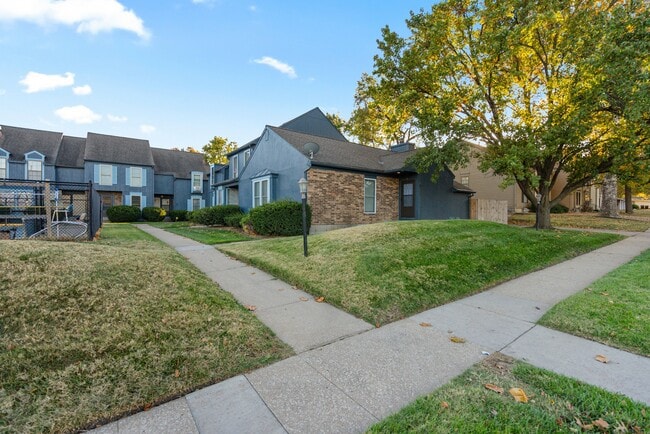 Building Photo - 4521 SW 33rd Terrace