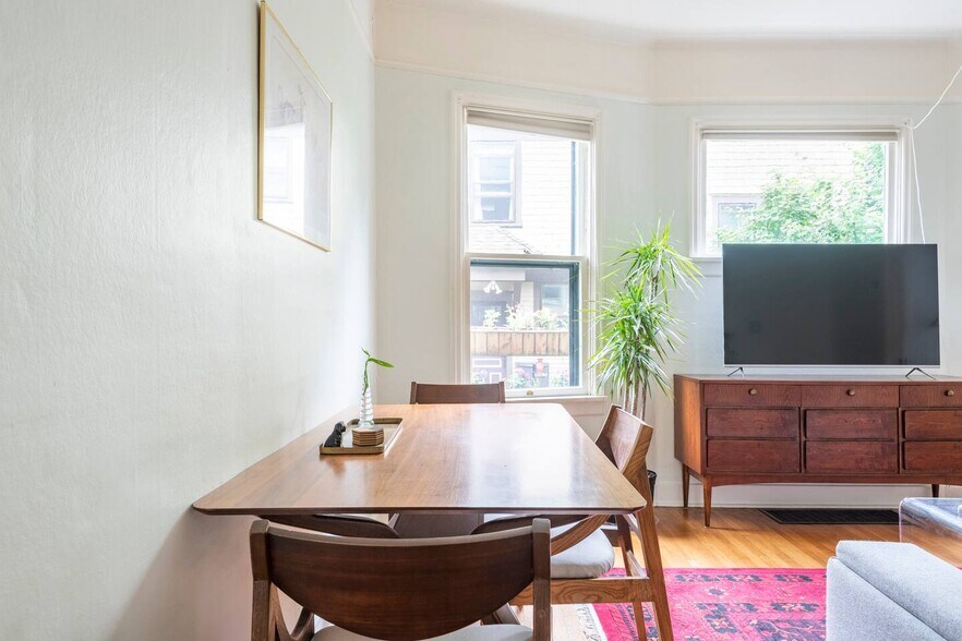 Building Photo - 1320 SE 28th Ave