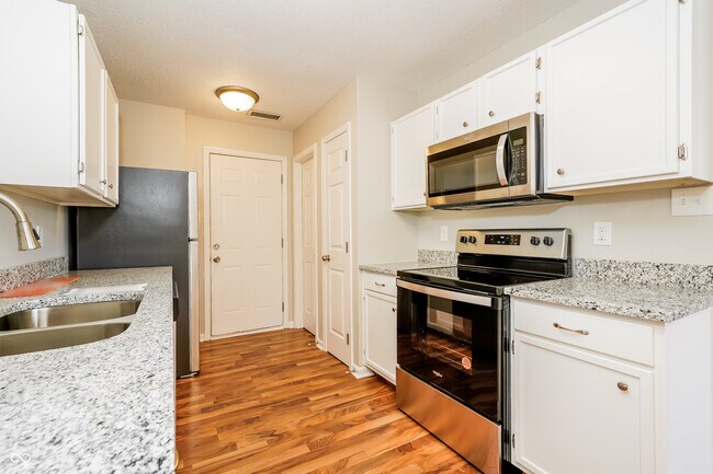 Building Photo - 1290 Freemont Ln