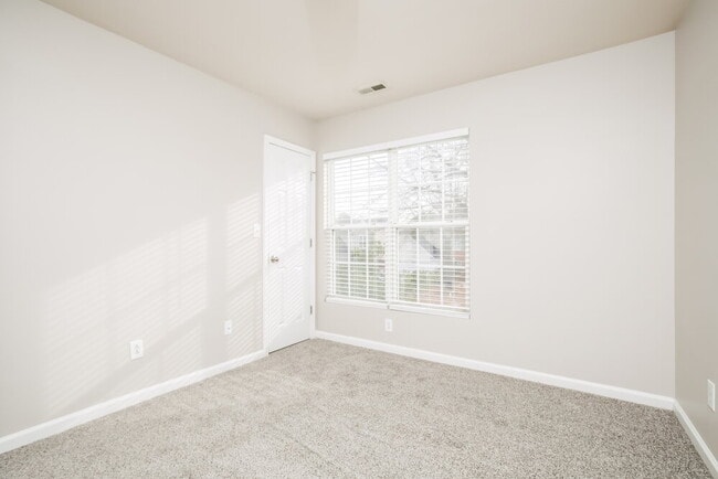 Building Photo - 2043 Swimming Hole Cir