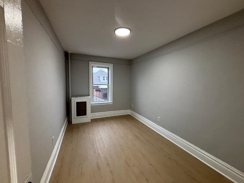 Building Photo - 242 Claremont Ave
