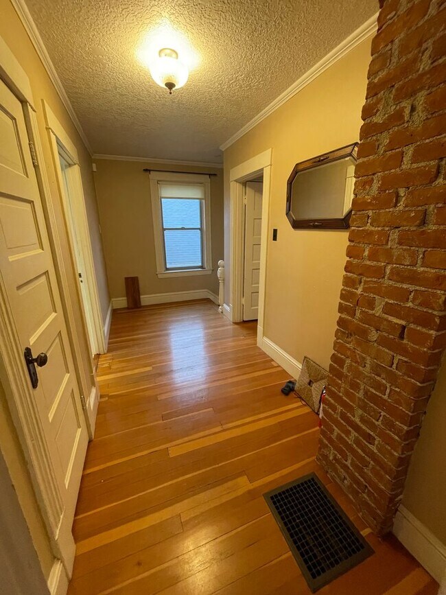 Building Photo - 2002 NE 13th Ave