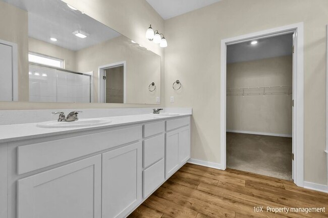 Building Photo - 5851 Ryman Dr