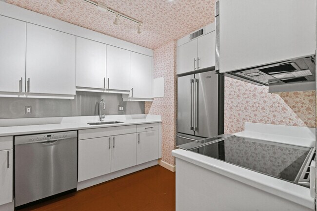 Building Photo - 170 N Ocean Blvd