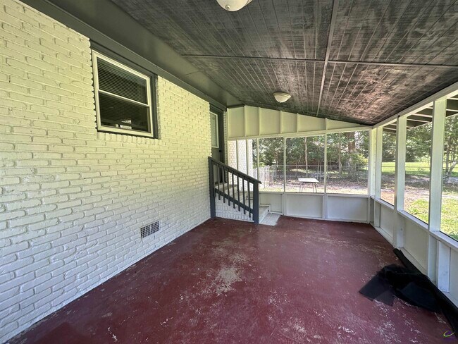 Building Photo - 1021 Greenwood Dr