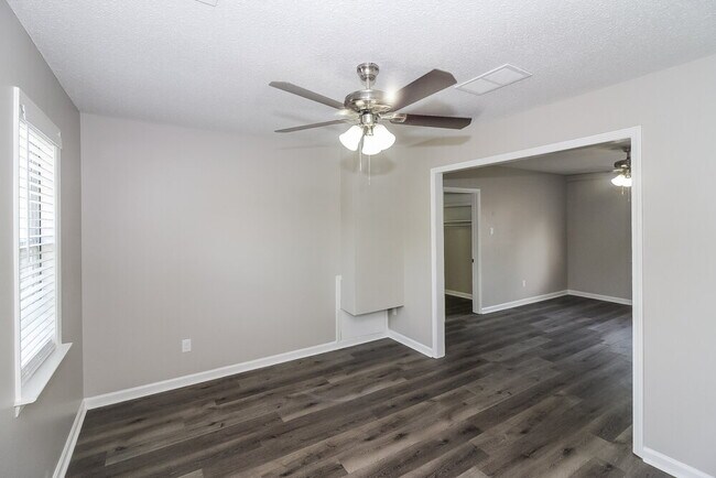 Building Photo - 967 Hawkview Dr