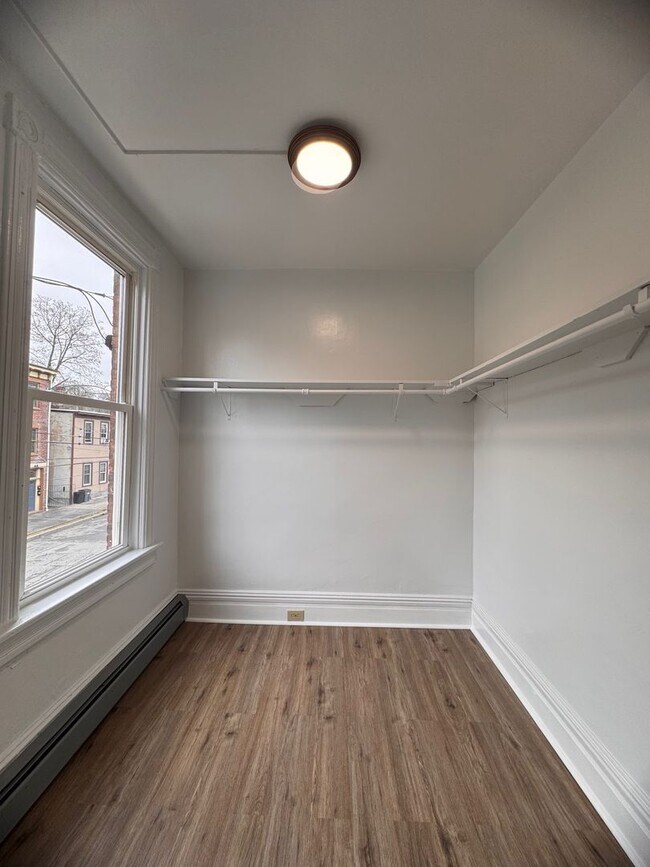 Building Photo - 160 N Miller St