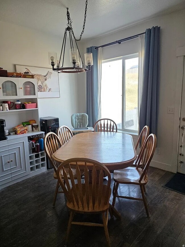 Building Photo - 284 Eaglewood Dr