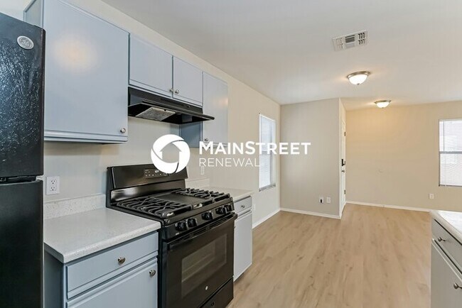 Building Photo - 3 Bedroom Pet-Friendly Home in Tucson, AZ with Main Street Renewal