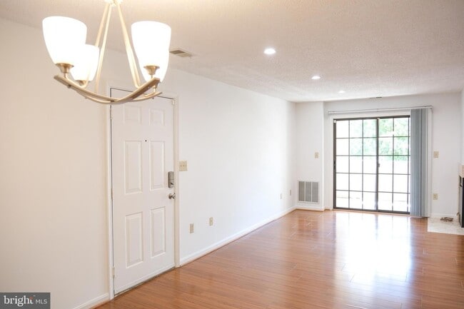 Building Photo - 6941 Mary Caroline Cir