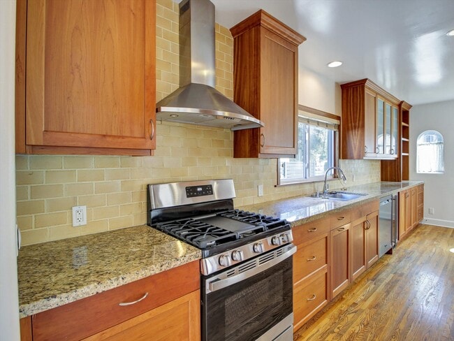 Building Photo - 203 S Stanley Dr