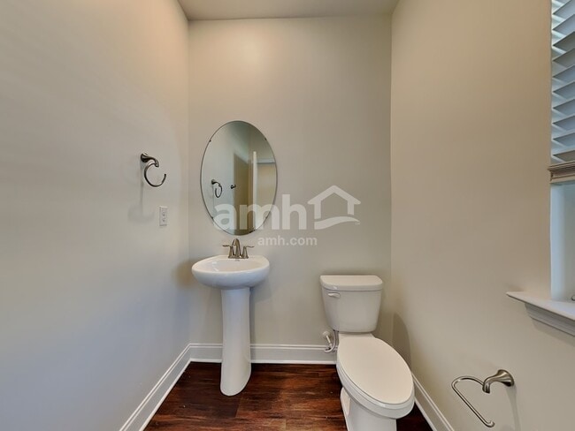 Building Photo - 15717 Thomas Rd