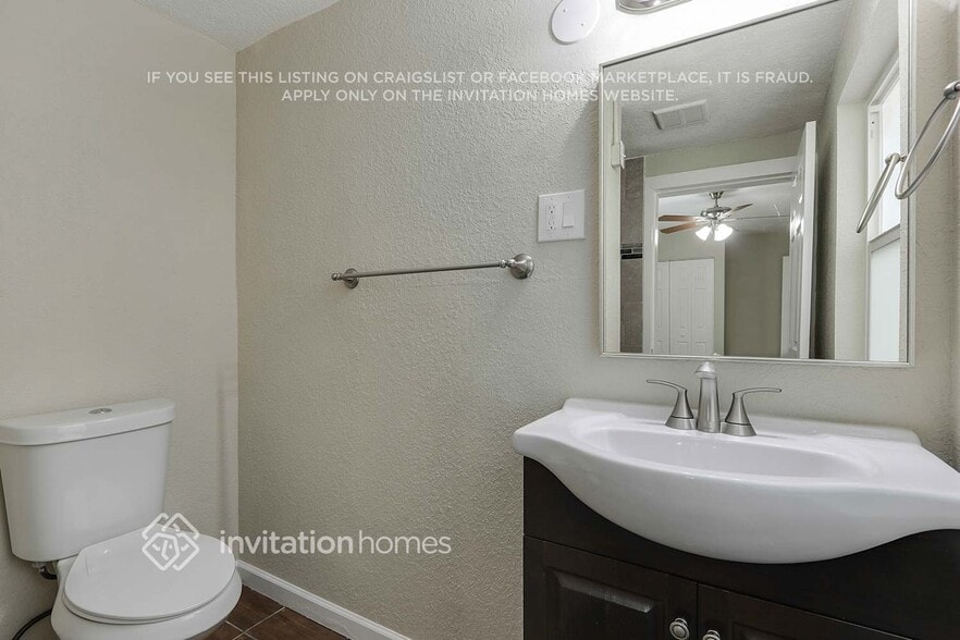 Building Photo - 411 Seffner Valrico Rd