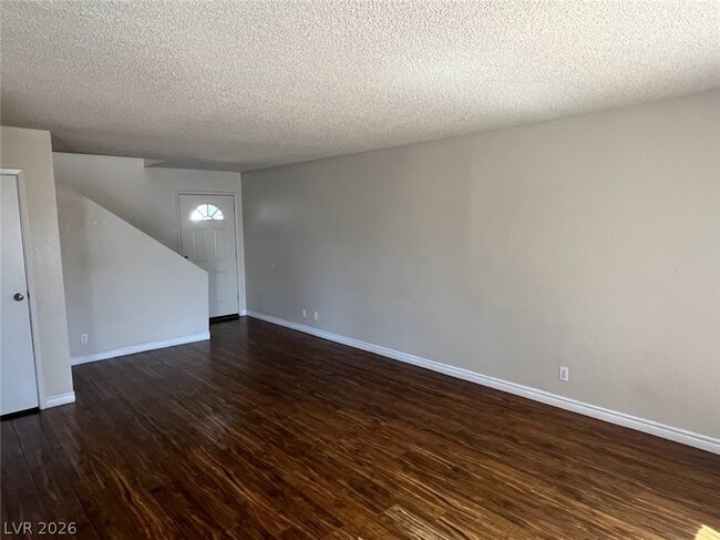 Building Photo - 914 Scarlet Ridge Dr