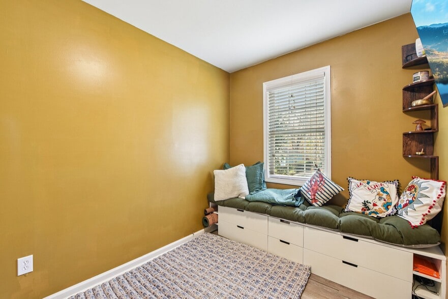 Building Photo - 162 N Smallwood Pl