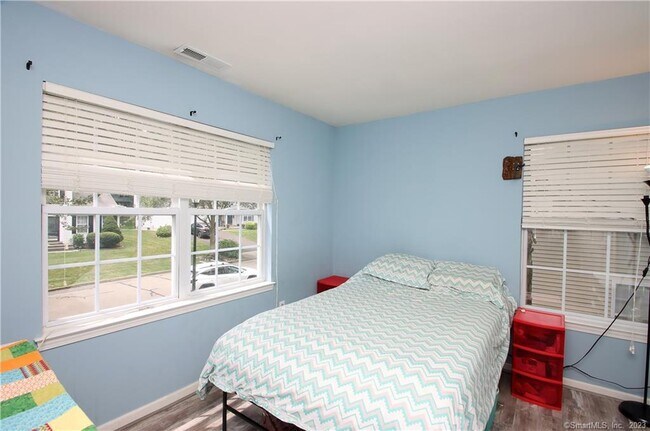 Building Photo - 70 Tulip Tree Ct