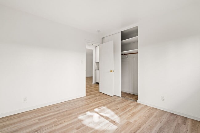 Building Photo - Secluded Rockridge 2BD | Parking Included | Near BART, Shops & Dining