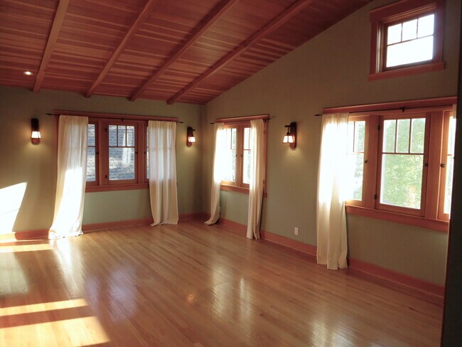 Living Room. Southwest facing. Walls are currently white. - 1948 N Van Ness Ave