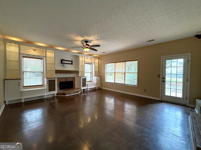 Building Photo - 7235 Coral Lake Dr