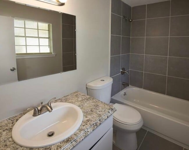 Building Photo - Duplex