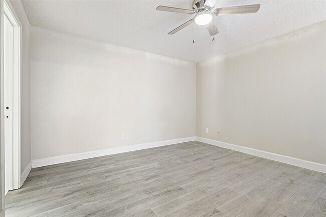 Building Photo - 2750 Holly Hall St