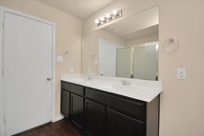 Building Photo - 3210 Aldridge Dr