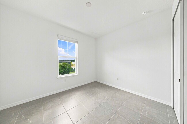 Building Photo - 5342 SW 71st Ave