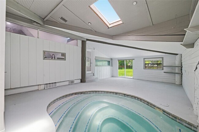 Building Photo - 7210 Valrie Ln