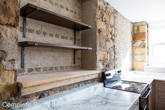 Building Photo - 925 Dilger Ave