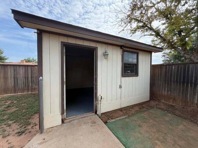 Building Photo - 5518 70th Pl