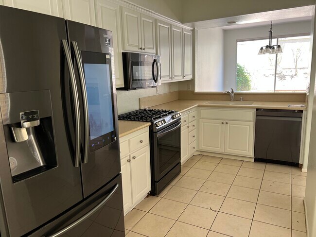 Kitchen to backyard view - 10924 Creekbridge Plz