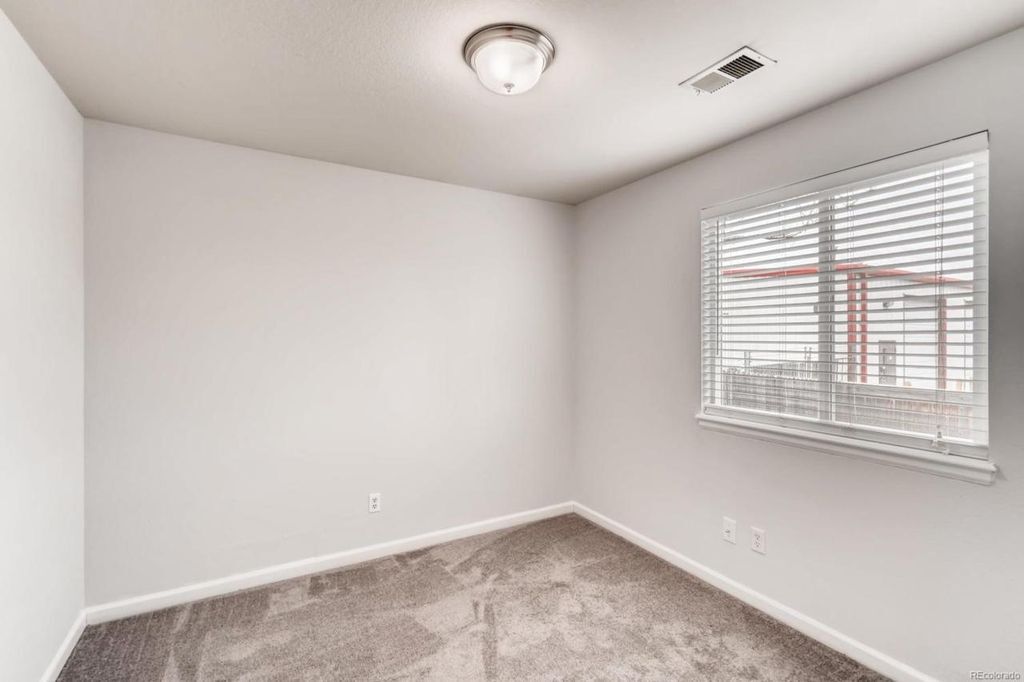 Building Photo - 5429 Elm Ct