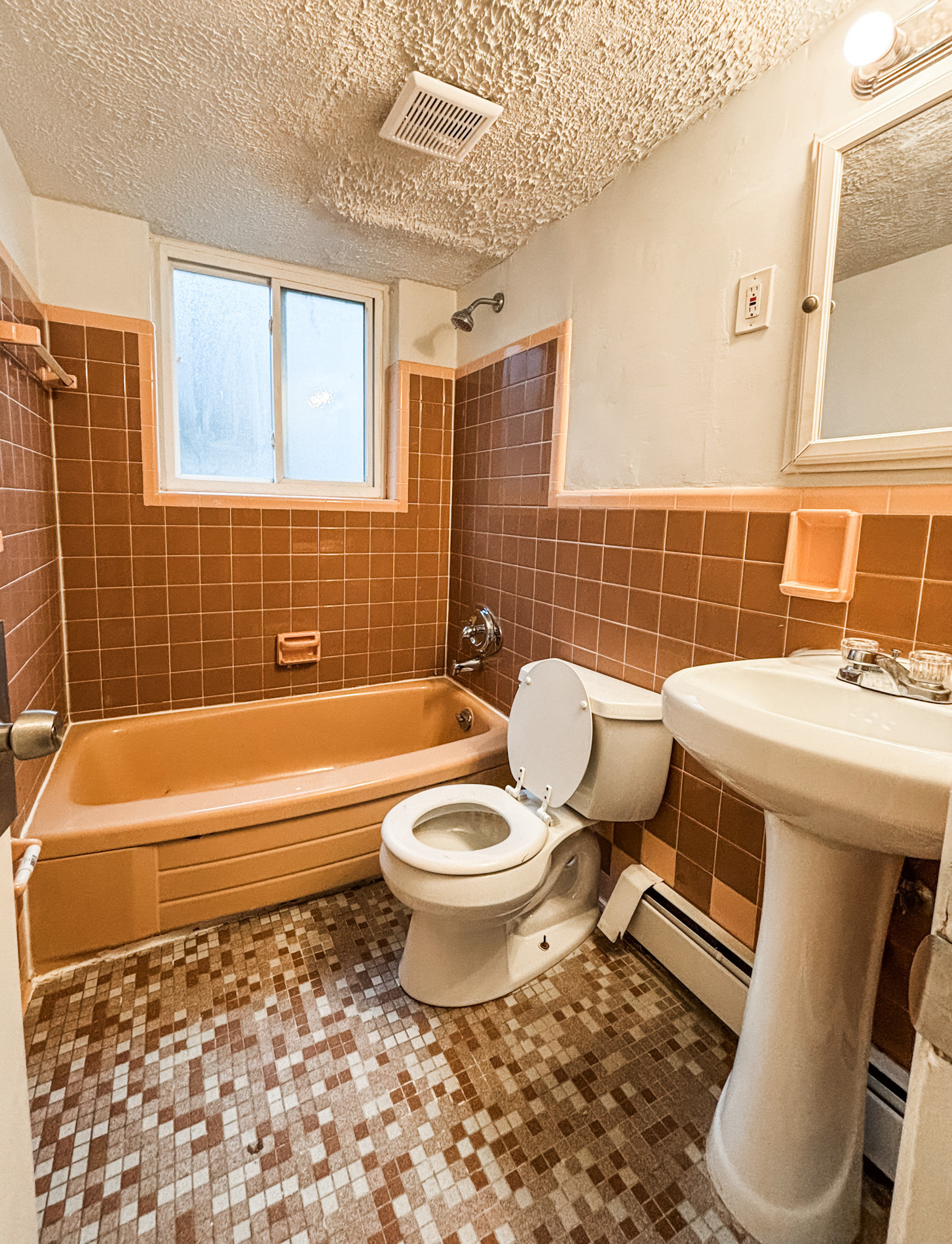 bathroom #1 - 3412 Lumardo Ave