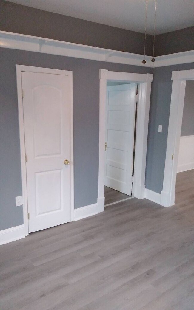 Building Photo - 2 bedroom house in Colonial Heights